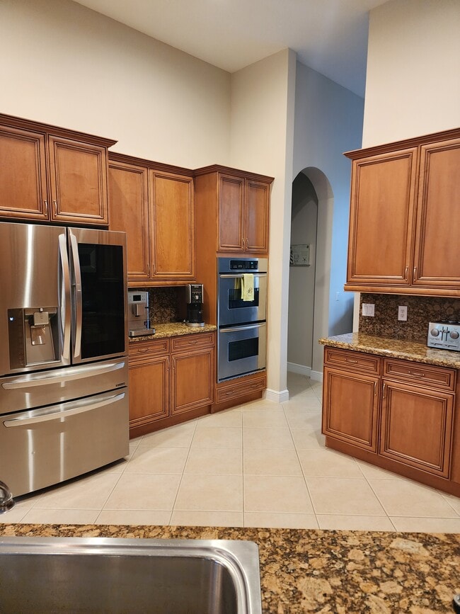 Building Photo - 511 SW Squire Johns Ln