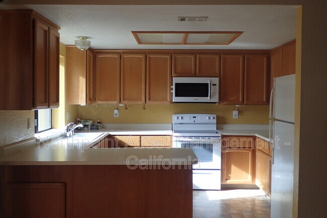 Foto del edificio - 6936 Plume Way