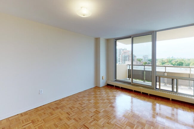 Building Photo - Hampton House North