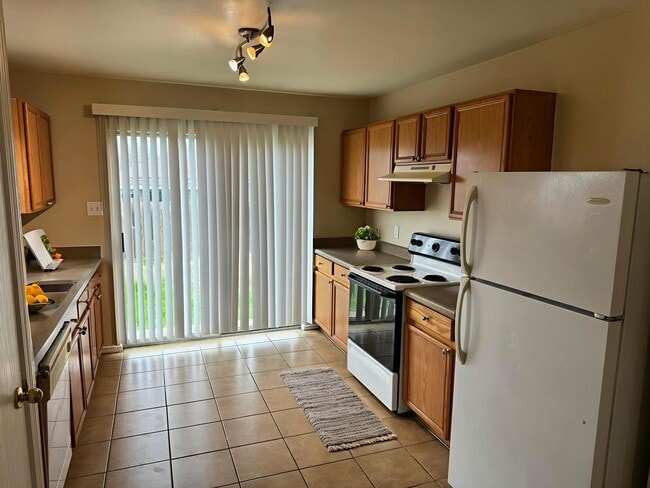 Building Photo - BEAUTIFULLY MAINTAINED  | ONE STORY  |  OPEN CONCEPT  |  GREAT LOCATION: 1604 & SHAENFIELD