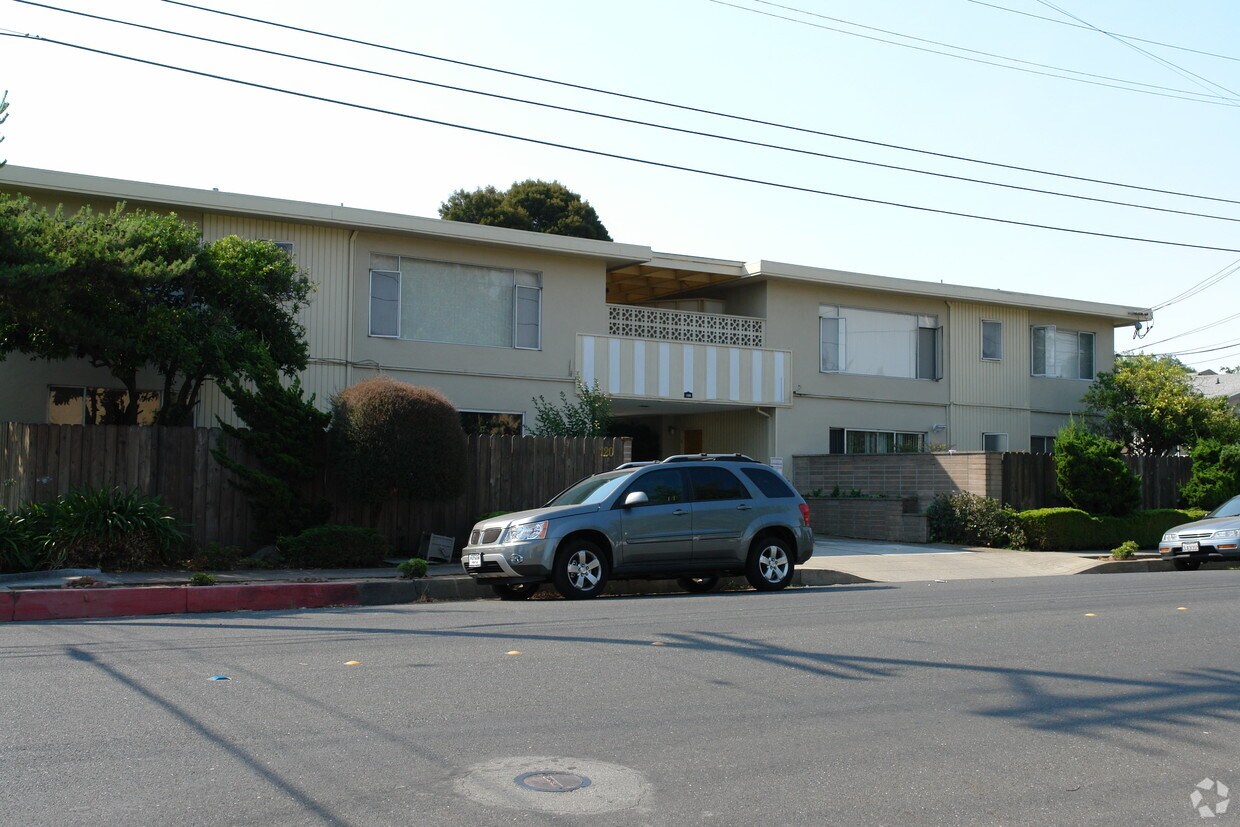 Building Photo - 120 Peninsula Ave