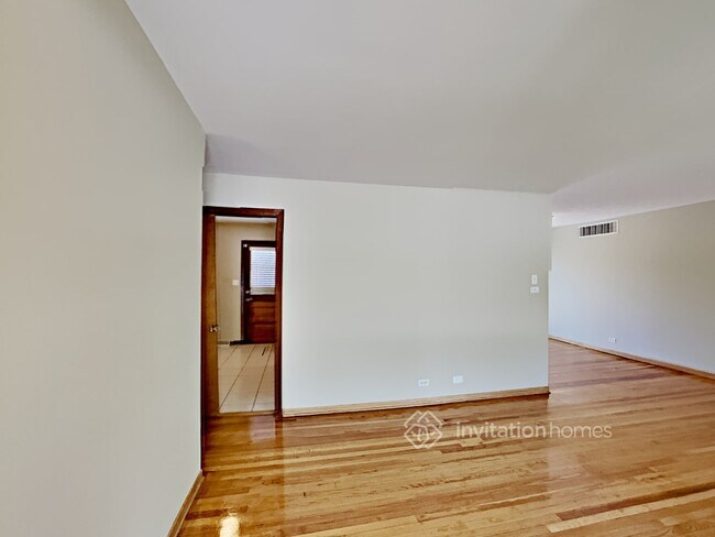 Building Photo - 11930 S 74th Ave