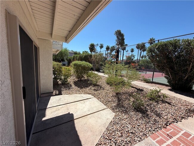 Foto del edificio - 586 Willow Green Dr