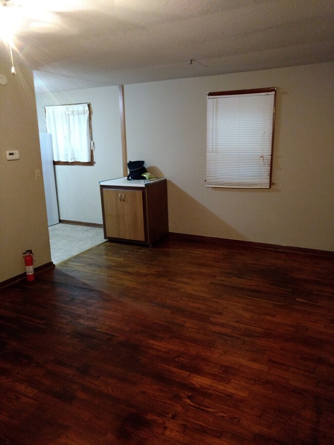 Building Photo - 203 E Colt St