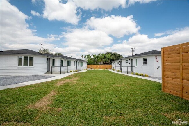 Foto del edificio - 16 Redwood Ave