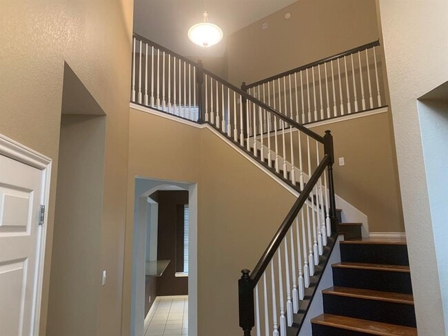 Building Photo - 1018 Lone Buck Pass