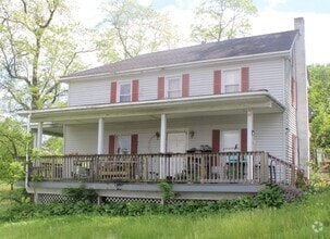 Building Photo - 581 Throne Rd