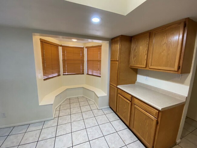 Foto del edificio - 8923 W Turney Ave