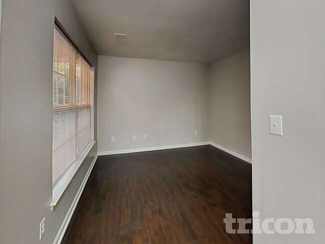 Foto del edificio - 310 Winding Canyon Dr