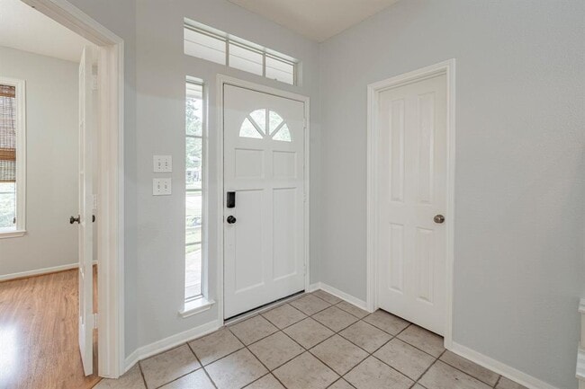Building Photo - 203 W Sundance Cir
