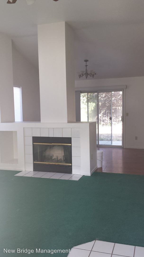 Foto del edificio - 4383 Bardini Way