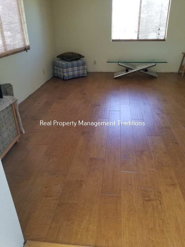 Building Photo - Leona Valley 3 + 2 - Country Living!!!