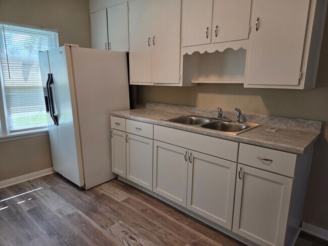 Building Photo - Kennedy 3rd