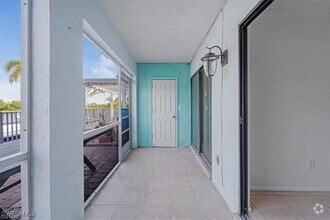 Building Photo - 4826 SW 29th Ave