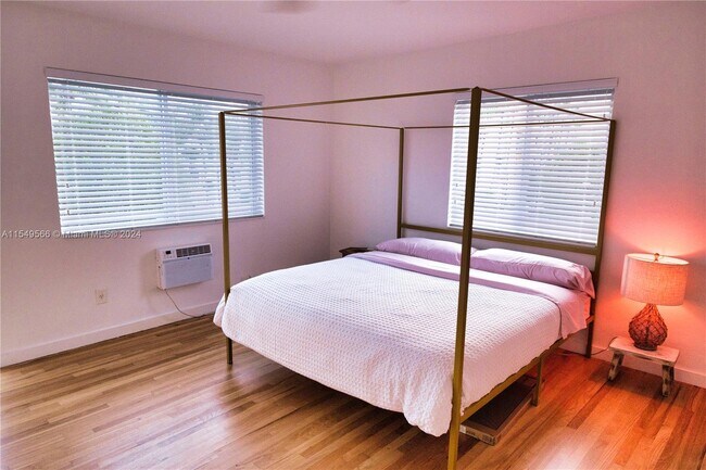 Building Photo - 401 Collins Ave