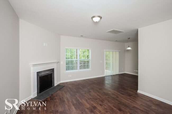Building Photo - Gorgeous 5BR 3BA Home for You