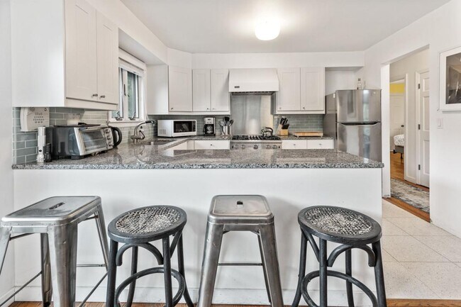 Foto del edificio - 32 Gardiner Dr