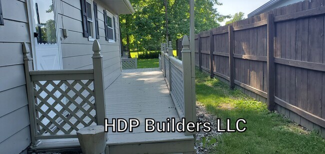 Building Photo - 6660 Pinetree Dr