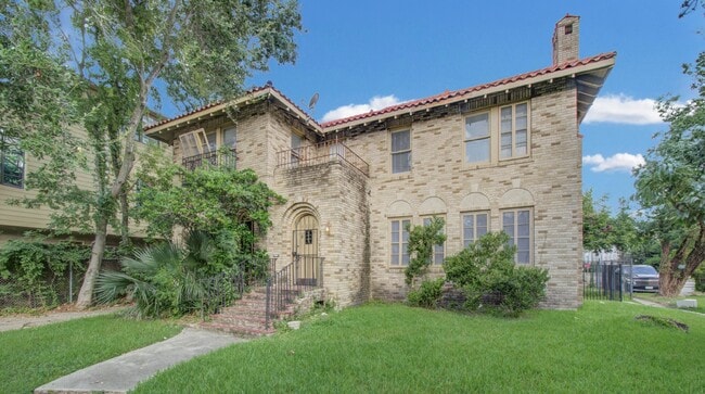 Building Photo - 4802 La Branch St