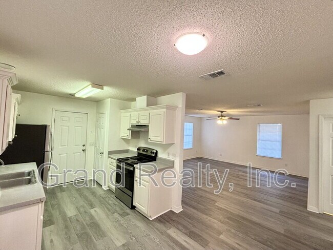 Foto del edificio - 5574 Econfina St