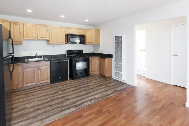 Building Photo - 1265 Dolores St