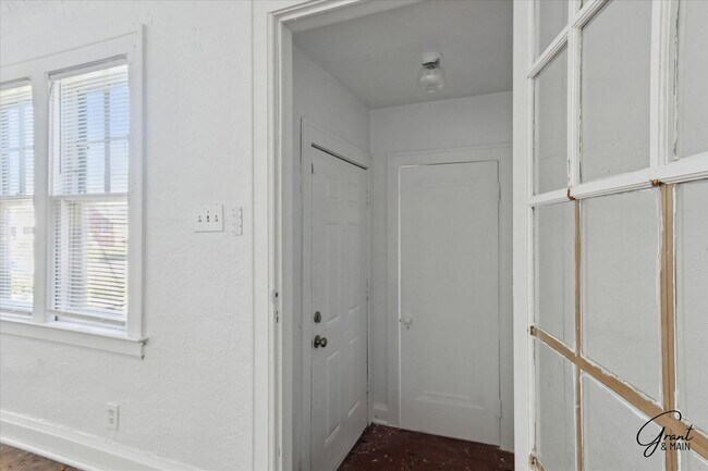 Foto del edificio - 10343 Crocuslawn Ave