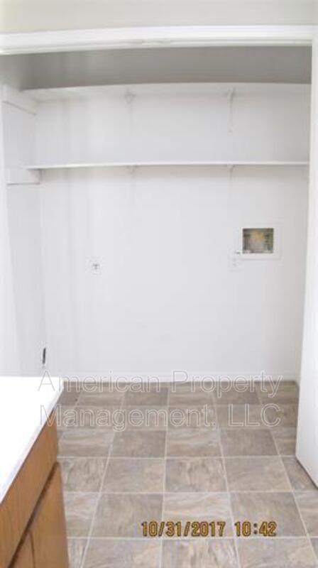 Building Photo - 305 N Bighorse St