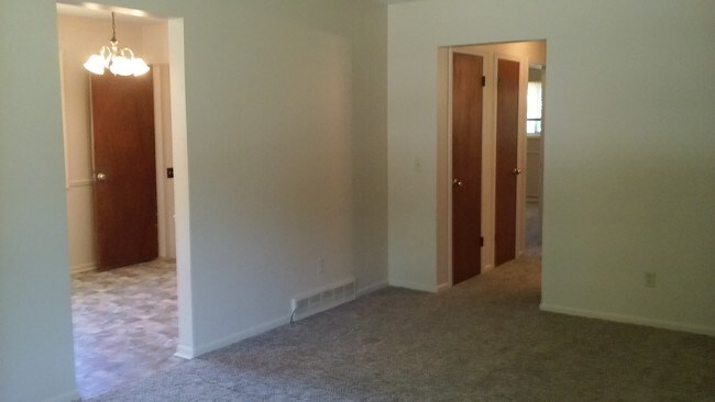 Building Photo - 4015 Burchfield Dr