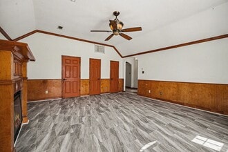 Building Photo - 507 Ave F