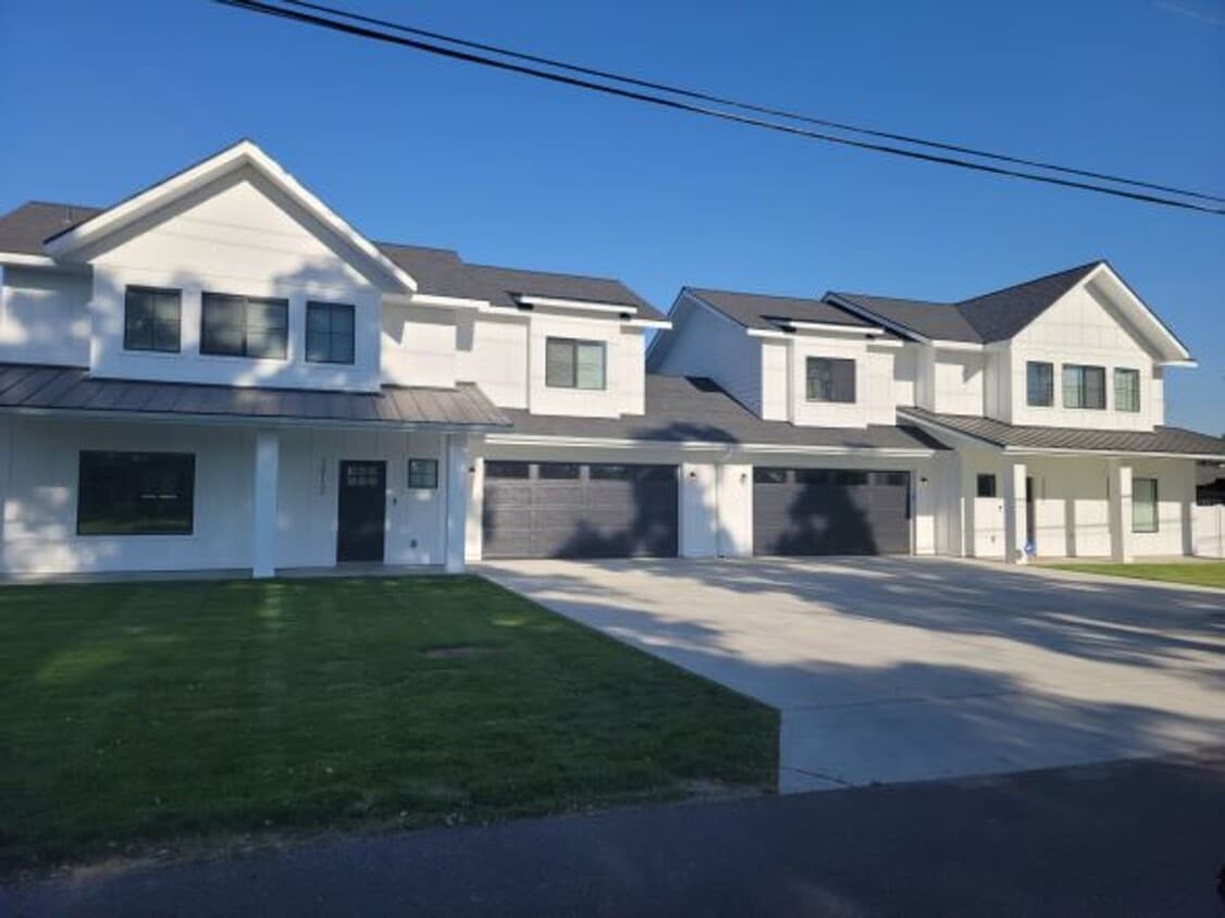 Primary Photo - Brand New 4 Bed 3 Bath Modern Farmhouse St...