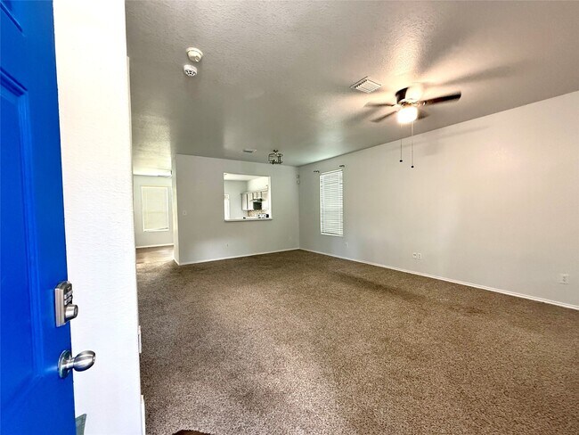 Foto del edificio - 16747 Libson Falls Dr