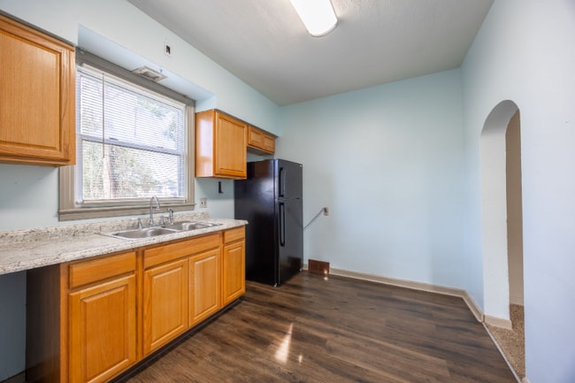 Building Photo - 308 Menoher Wy