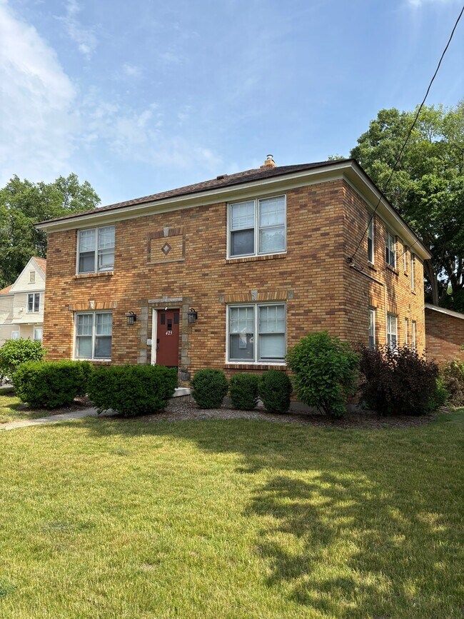 Building Photo - 425 Lyon St NE