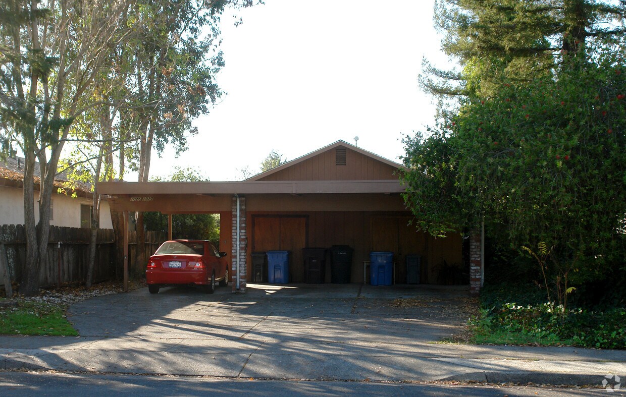Primary Photo - 1025 King St