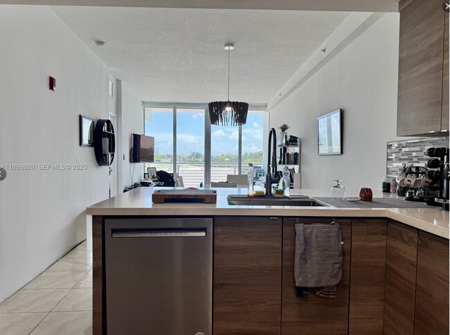 Foto del edificio - 6580 Indian Creek Dr