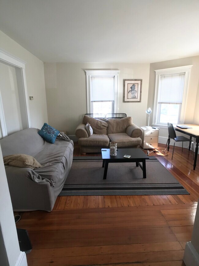 Foto del edificio - 7 University Ave