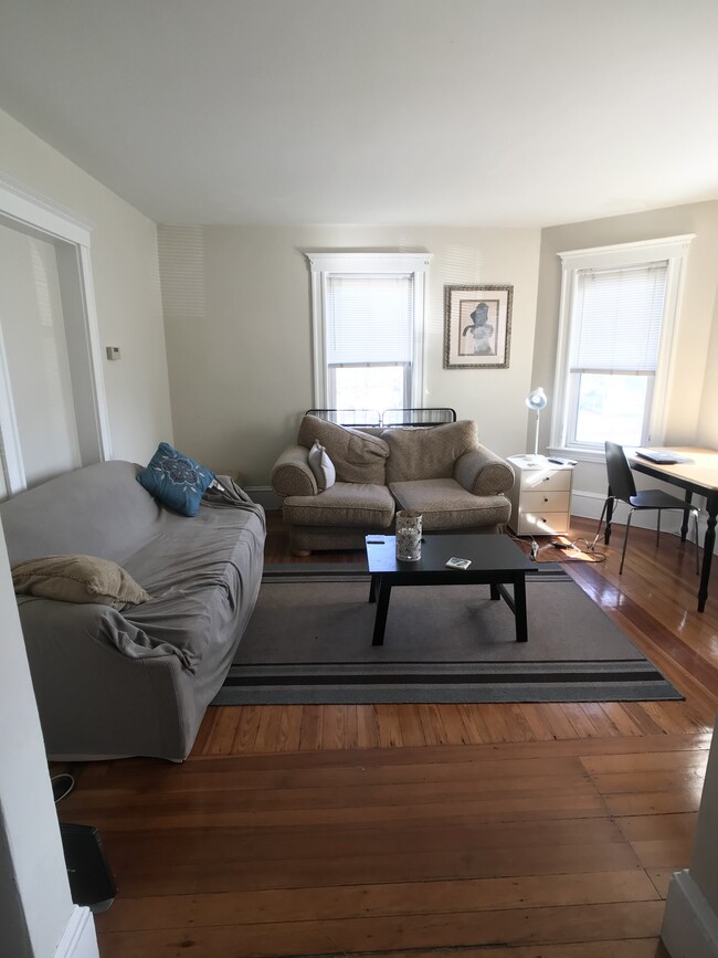 Building Photo - 7 University Ave