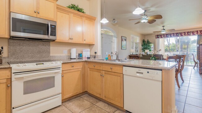 Building Photo - 3BR Kai Lani 8B: Elegance & Comfort, Poolside
