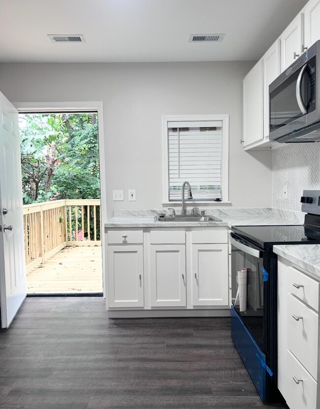 Photo - 1532 Holbrook St House