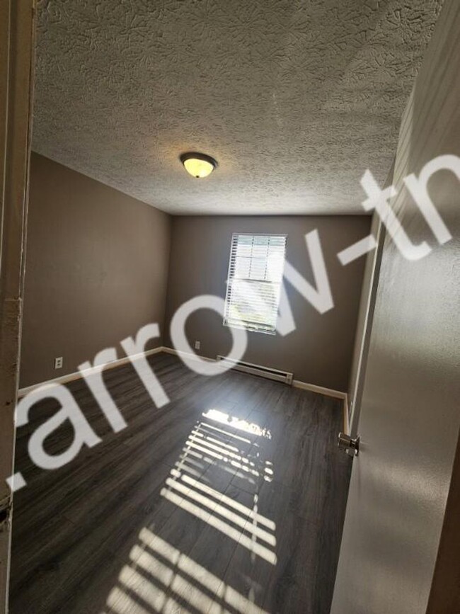 Building Photo - (221-223) Cedarmont Circle