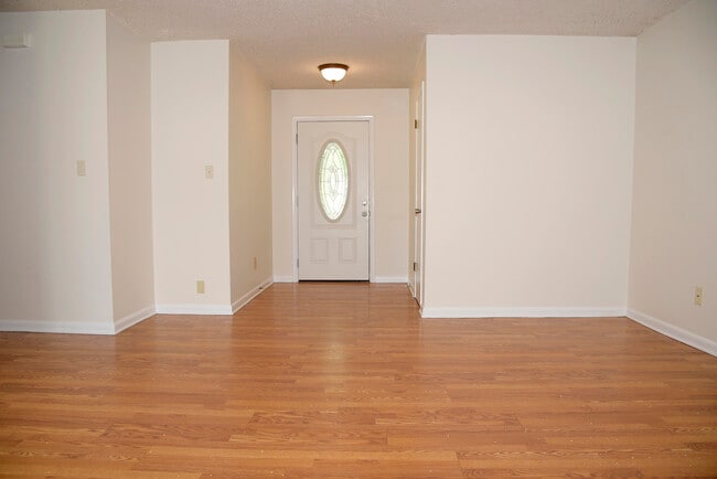 Building Photo - 436 Larkspur Ct