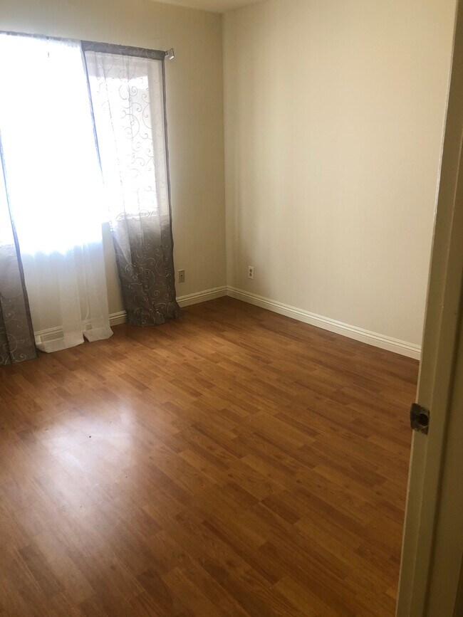 Foto del edificio - 445 W Lexington Dr