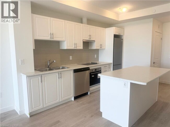 Building Photo - 461 Green Rd