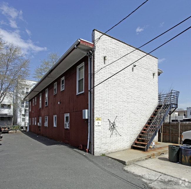 Building Photo - 214 68th St