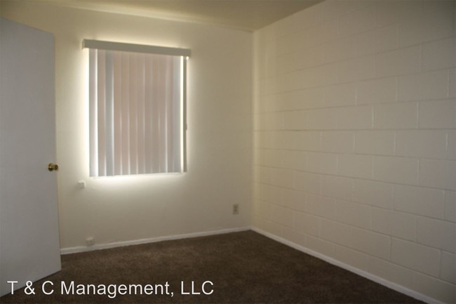 Building Photo - 1400 Amherst Dr SE
