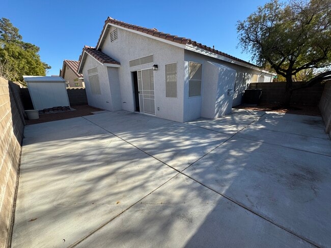 Building Photo - 7266 Crest Peak Ave