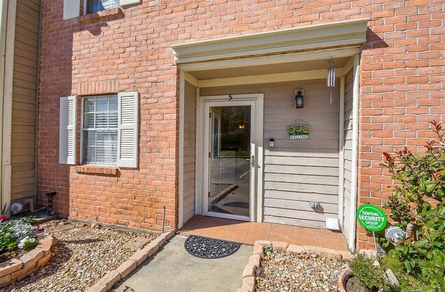 Building Photo - 2030 Plantation Dr