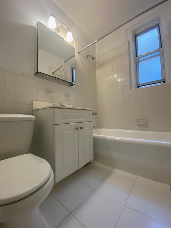 BATHROOM - 114 W 13th St
