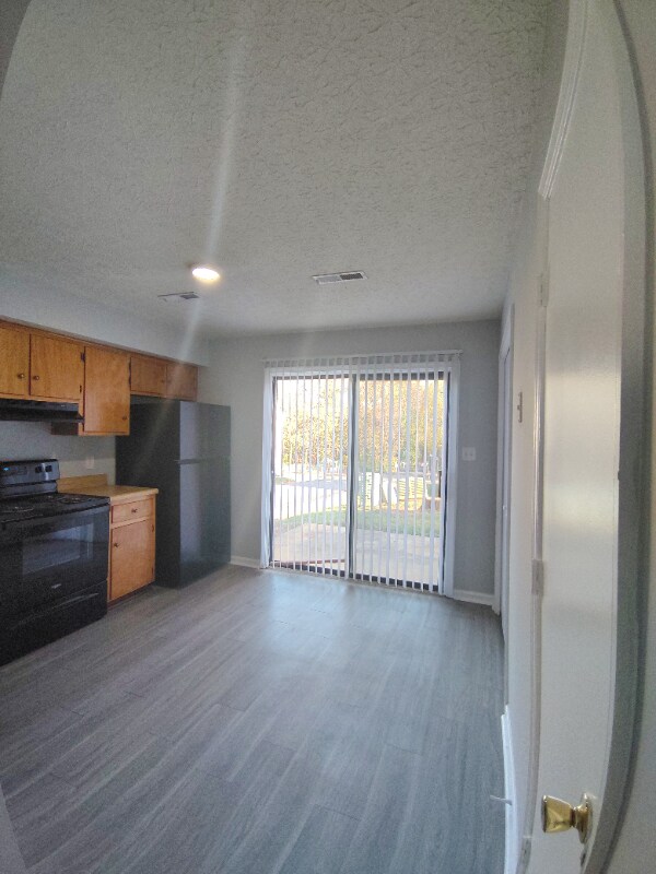 Foto del edificio - 74 Ferguson Dr