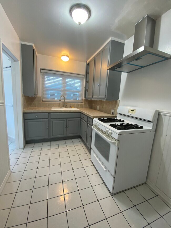 kitchen - 4164 Mildred Ave